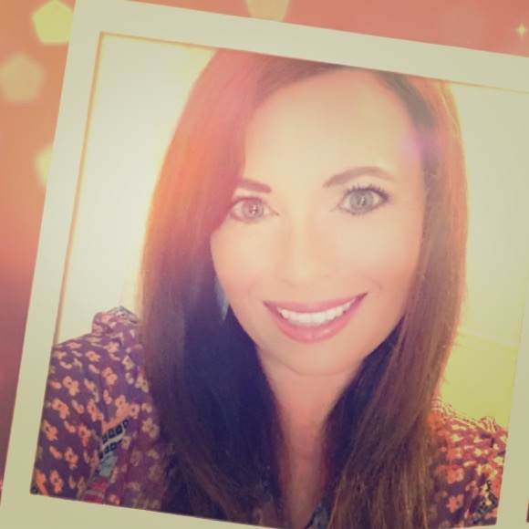 🌻 Poshmark Ambassador 🌻 - Picture 1 of 8